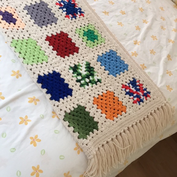 Granny Square crochet throw blanket cream yarn colorful handmade. Tassels green - Picture 6 of 16